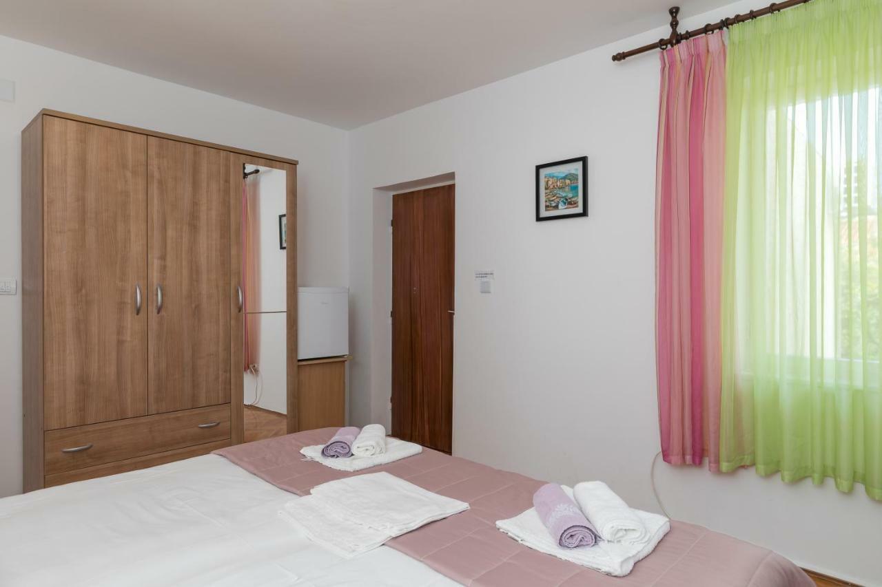 Mini Apartment Petra - Rooms Purple & Green With Kitchen And Garden Dubrovnik Eksteriør billede