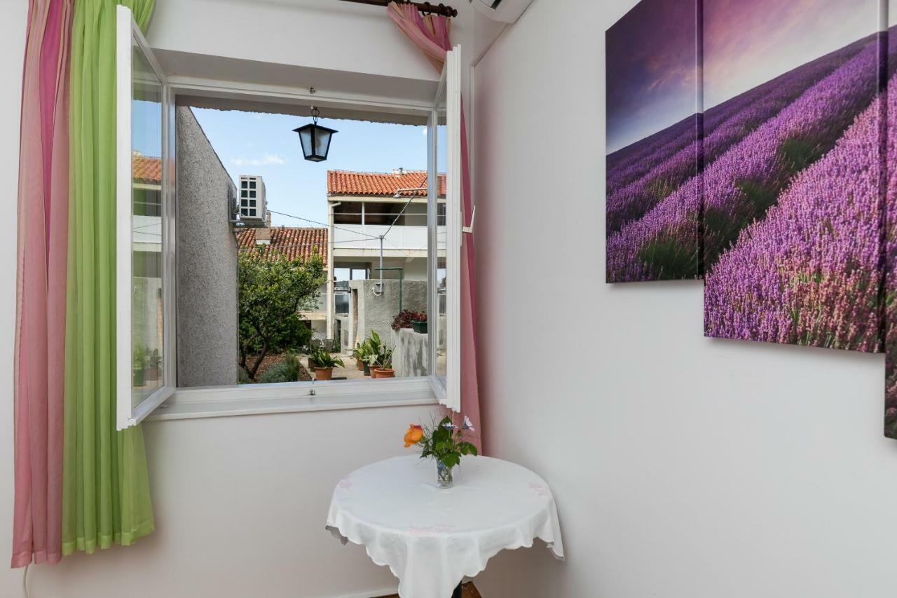 Mini Apartment Petra - Rooms Purple & Green With Kitchen And Garden Dubrovnik Eksteriør billede